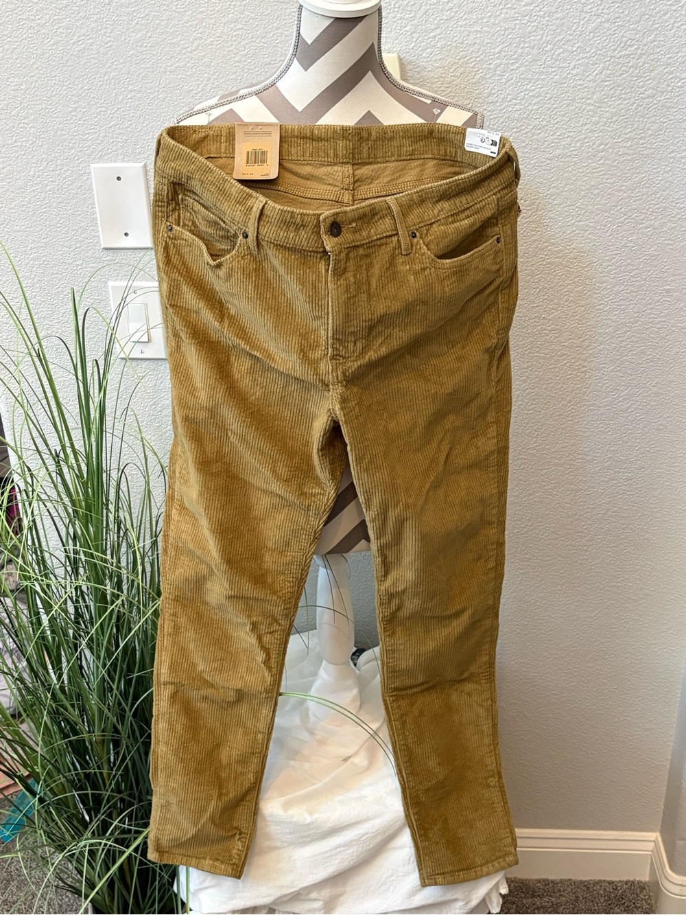 Levi's Women’s Corduroy Jeans in Mustard